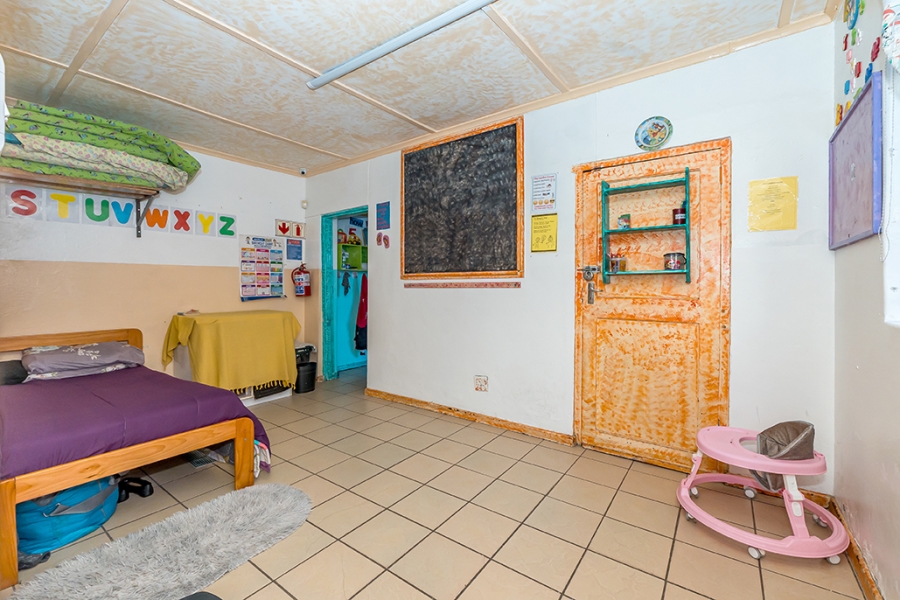 5 Bedroom Property for Sale in Wynberg Upper Western Cape
